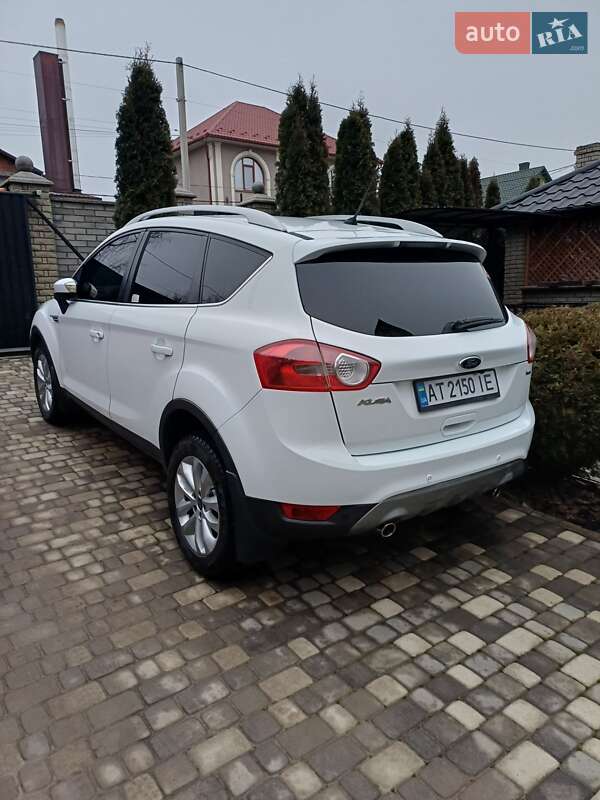 Позашляховик / Кросовер Ford Kuga 2012 в Чернівцях