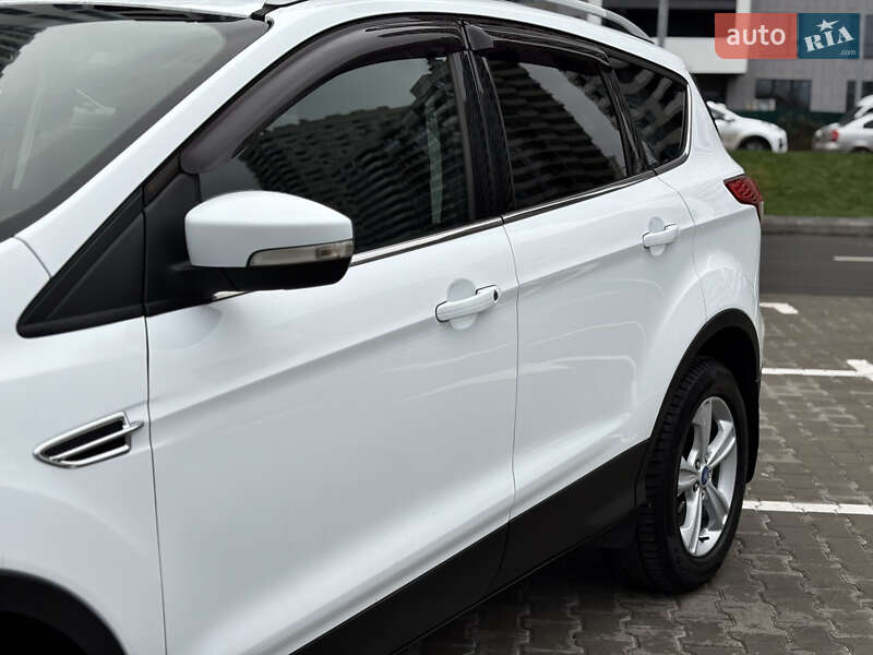 Позашляховик / Кросовер Ford Kuga 2016 в Києві