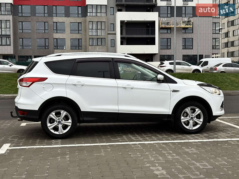 Позашляховик / Кросовер Ford Kuga 2016 в Києві