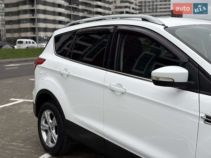 Позашляховик / Кросовер Ford Kuga 2016 в Києві