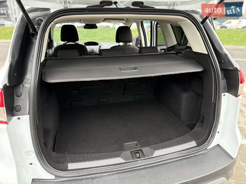 Позашляховик / Кросовер Ford Kuga 2016 в Києві