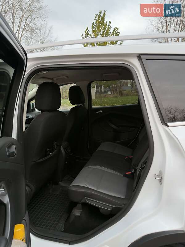 Позашляховик / Кросовер Ford Kuga 2016 в Києві