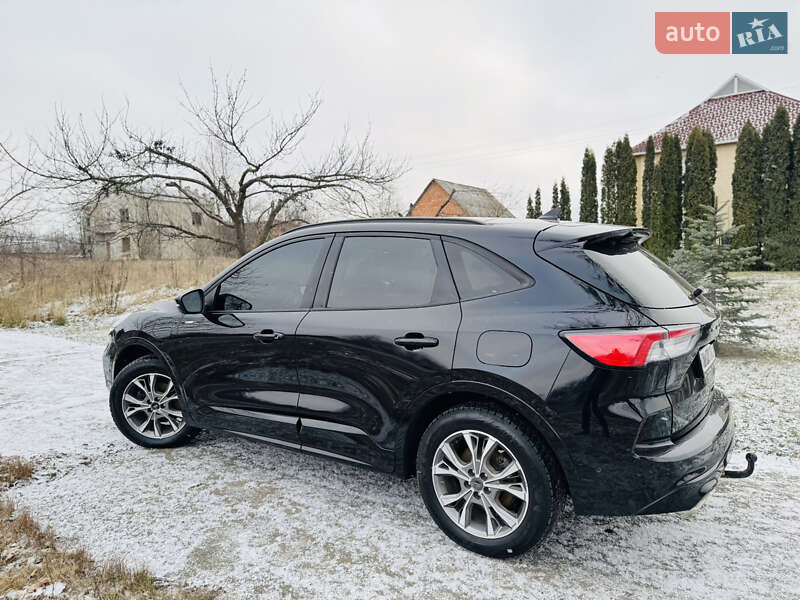 Внедорожник / Кроссовер Ford Kuga 2022 в Ромнах