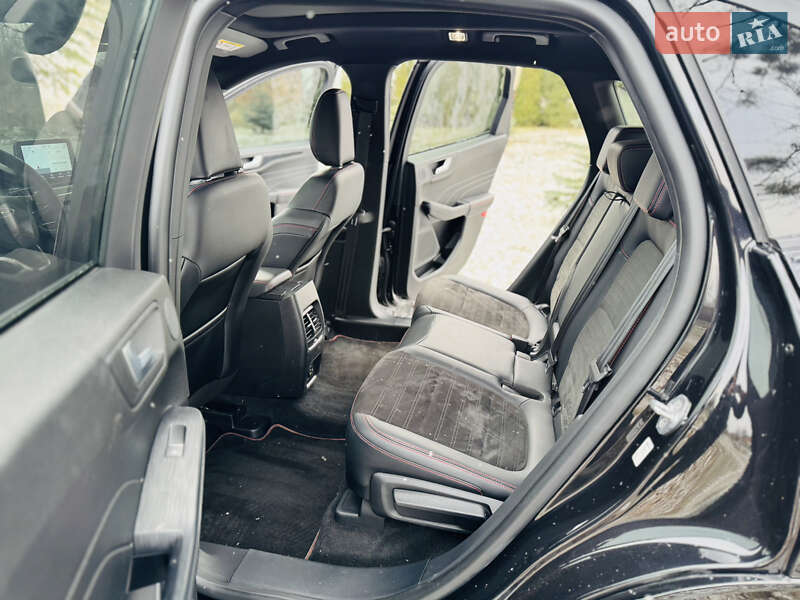 Внедорожник / Кроссовер Ford Kuga 2022 в Ромнах