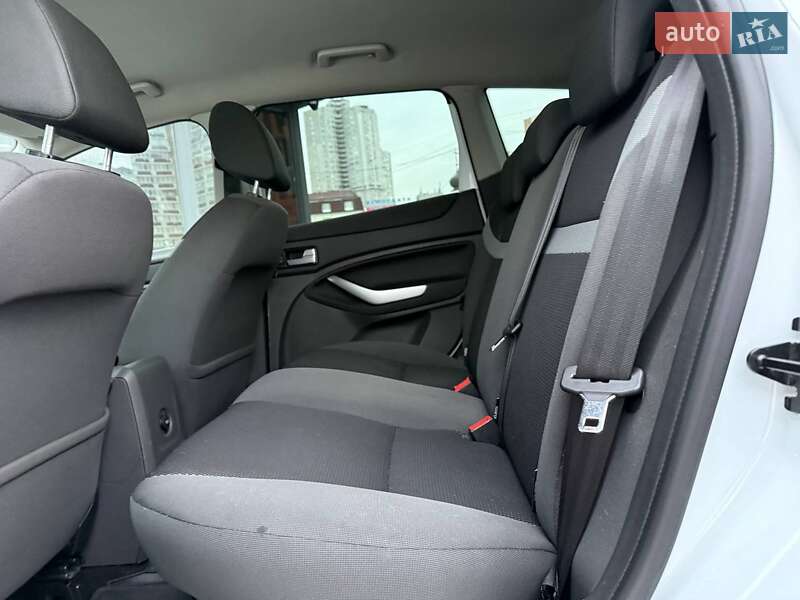 Позашляховик / Кросовер Ford Kuga 2012 в Києві