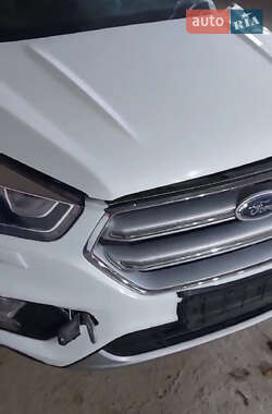 Внедорожник / Кроссовер Ford Kuga 2017 в Хусте