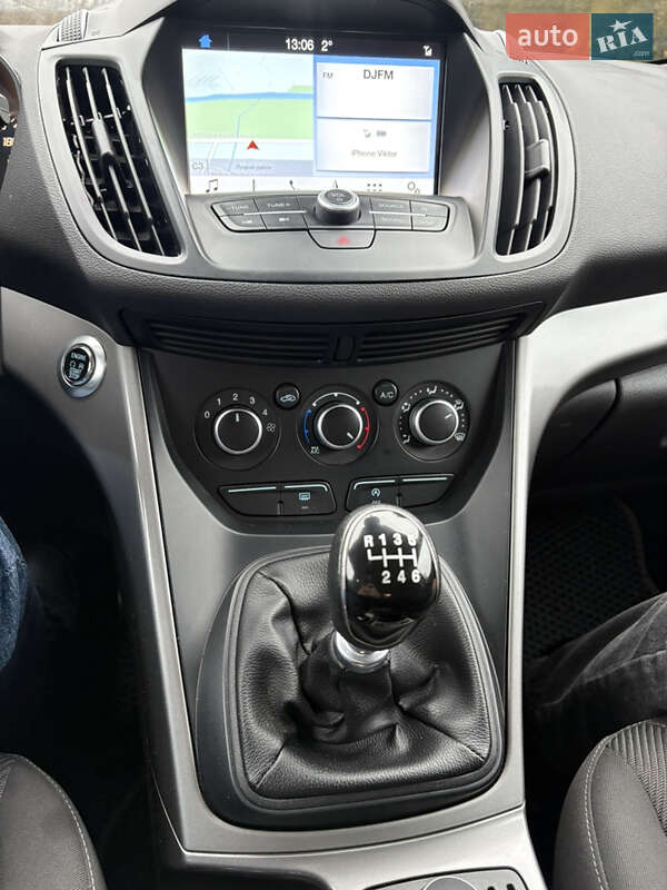 Внедорожник / Кроссовер Ford Kuga 2016 в Луцке