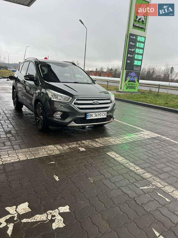 Внедорожник / Кроссовер Ford Kuga 2019 в Нетешине