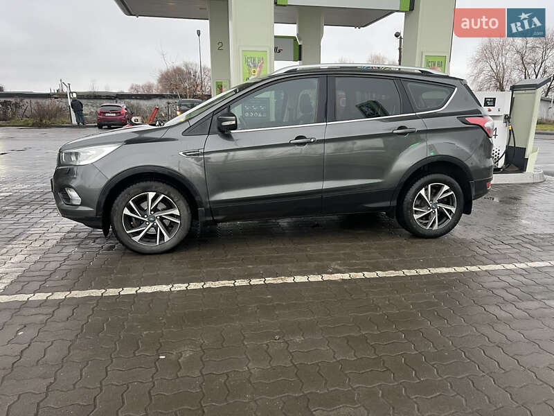 Внедорожник / Кроссовер Ford Kuga 2019 в Нетешине