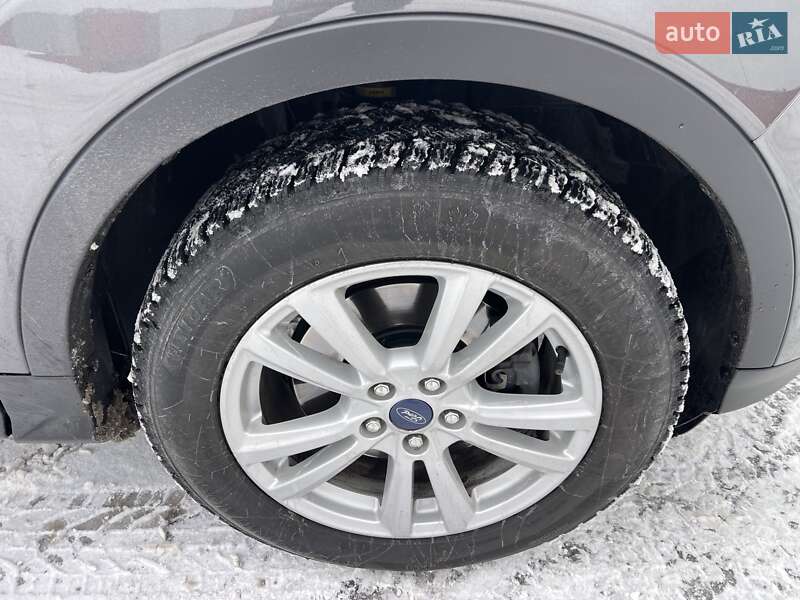 Позашляховик / Кросовер Ford Kuga 2018 в Києві