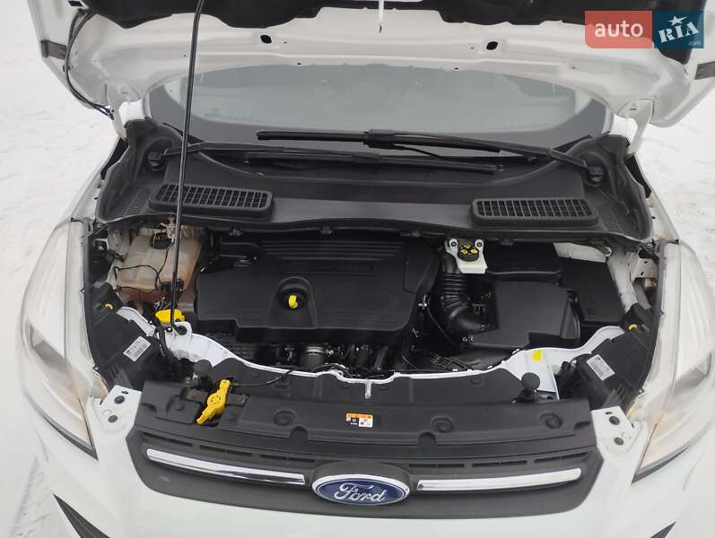 Внедорожник / Кроссовер Ford Kuga 2016 в Виннице