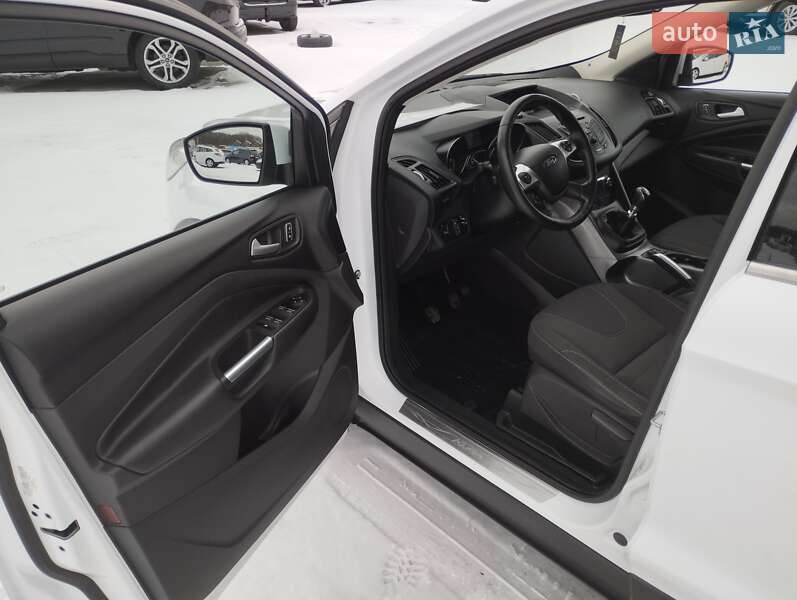 Внедорожник / Кроссовер Ford Kuga 2016 в Виннице