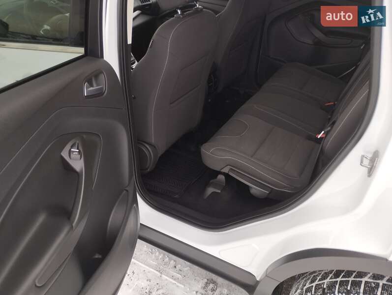 Внедорожник / Кроссовер Ford Kuga 2016 в Виннице