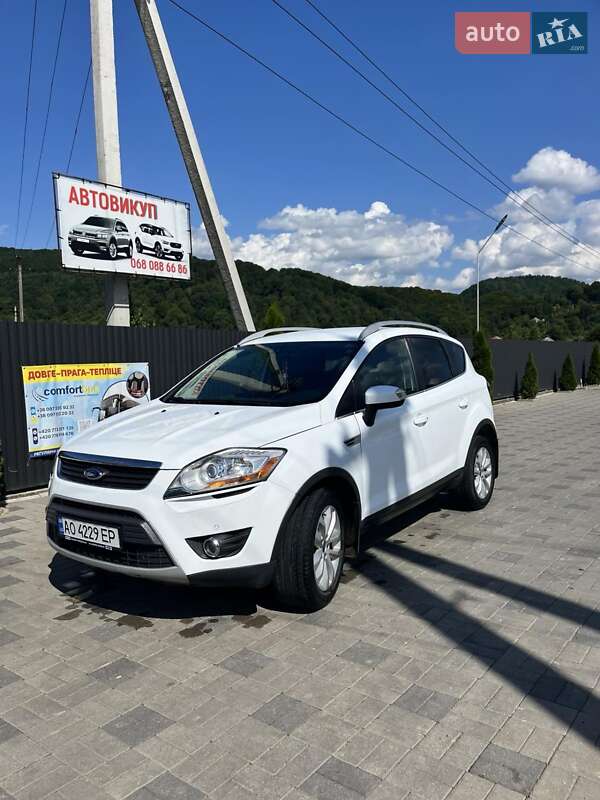 Внедорожник / Кроссовер Ford Kuga 2012 в Хусте