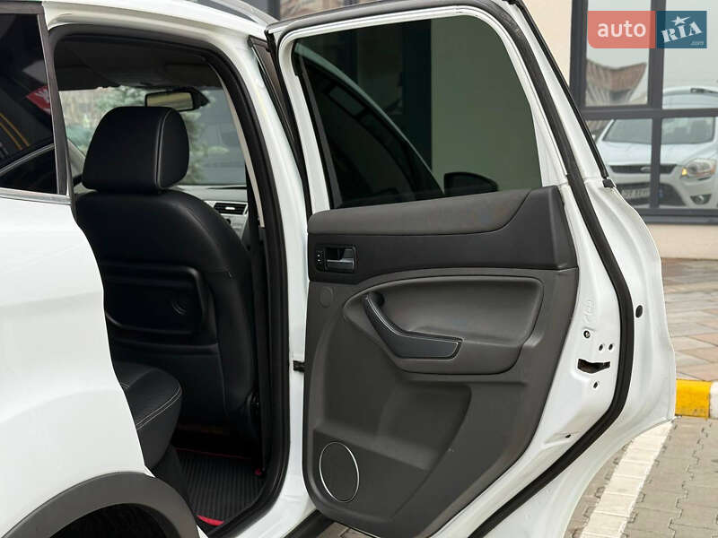 Позашляховик / Кросовер Ford Kuga 2010 в Ірпені