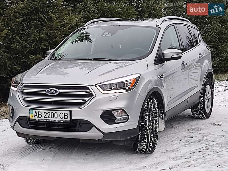 Позашляховик / Кросовер Ford Kuga 2016 в Чечельнику
