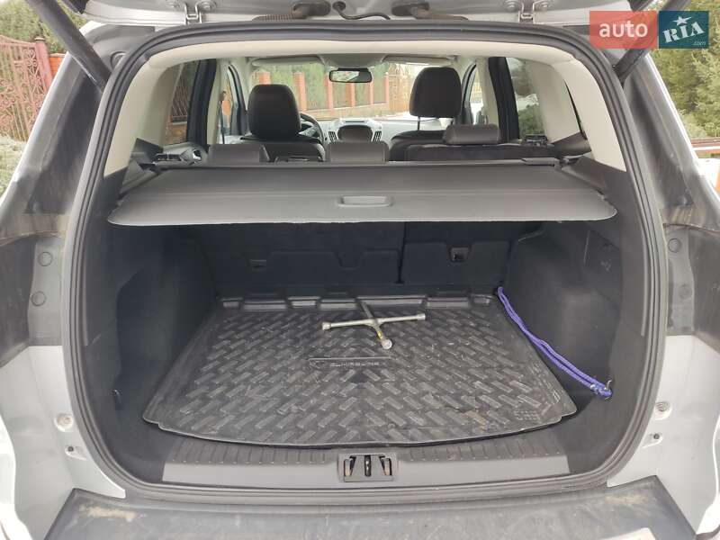 Позашляховик / Кросовер Ford Kuga 2016 в Чечельнику