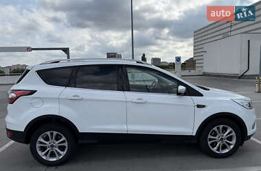 Внедорожник / Кроссовер Ford Kuga 2019 в Львове