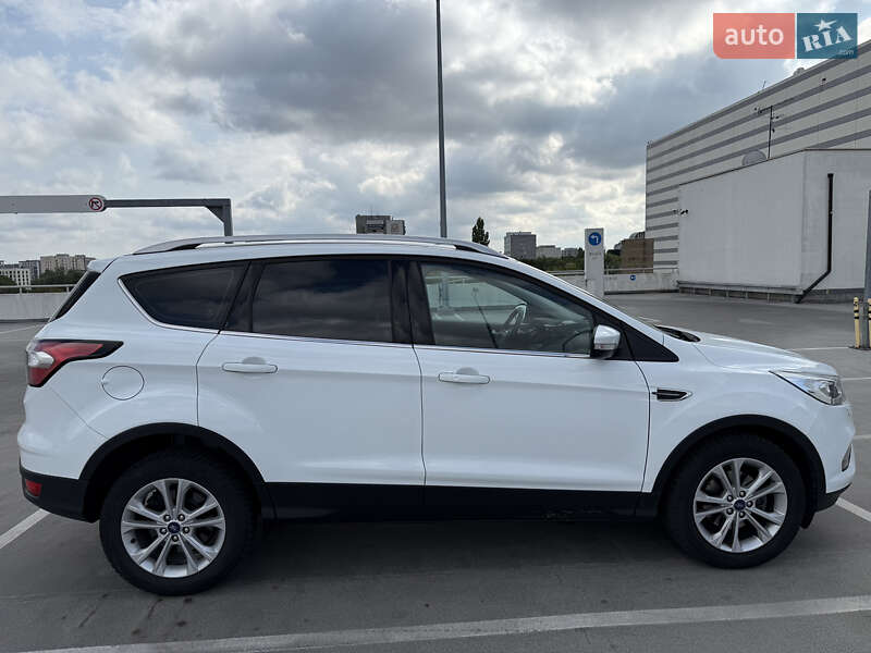 Внедорожник / Кроссовер Ford Kuga 2019 в Киеве