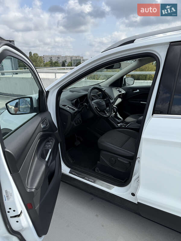 Внедорожник / Кроссовер Ford Kuga 2019 в Киеве