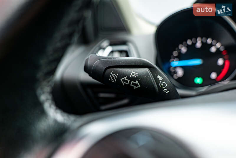 Внедорожник / Кроссовер Ford Kuga 2015 в Киеве