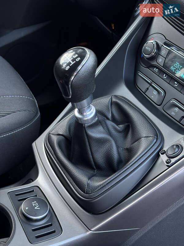 Внедорожник / Кроссовер Ford Kuga 2016 в Львове