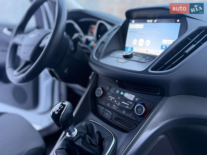 Внедорожник / Кроссовер Ford Kuga 2016 в Тульчине фото 35 Внедорожник / Кроссовер Ford Kuga 2016 в Тульчине