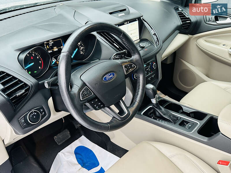 Внедорожник / Кроссовер Ford Kuga 2016 в Харькове