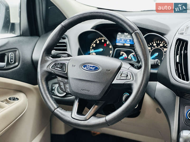 Внедорожник / Кроссовер Ford Kuga 2016 в Харькове