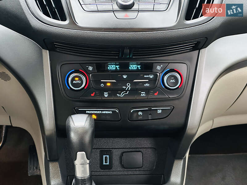 Внедорожник / Кроссовер Ford Kuga 2016 в Харькове