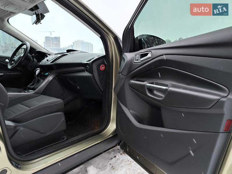 Внедорожник / Кроссовер Ford Kuga 2015 в Киеве