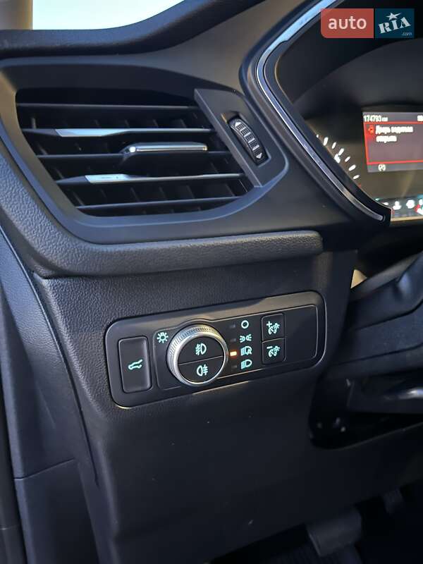 Внедорожник / Кроссовер Ford Kuga 2020 в Киеве