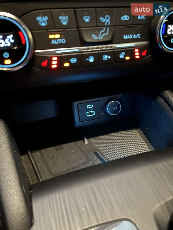 Внедорожник / Кроссовер Ford Kuga 2020 в Киеве