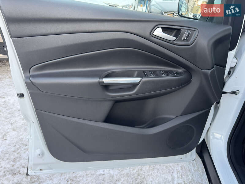 Внедорожник / Кроссовер Ford Kuga 2019 в Ровно