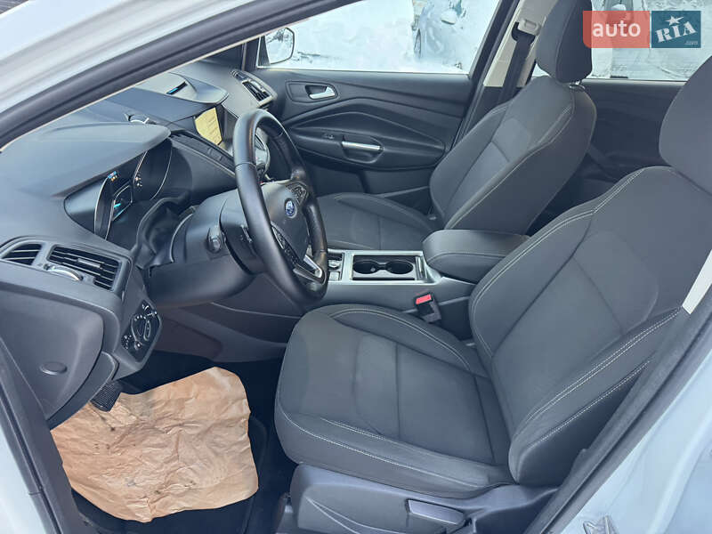 Внедорожник / Кроссовер Ford Kuga 2019 в Ровно