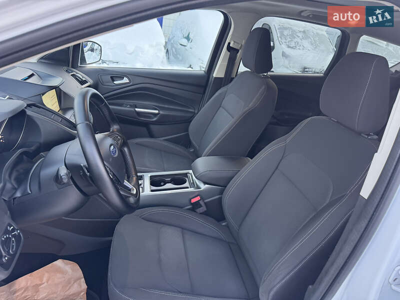 Внедорожник / Кроссовер Ford Kuga 2019 в Ровно