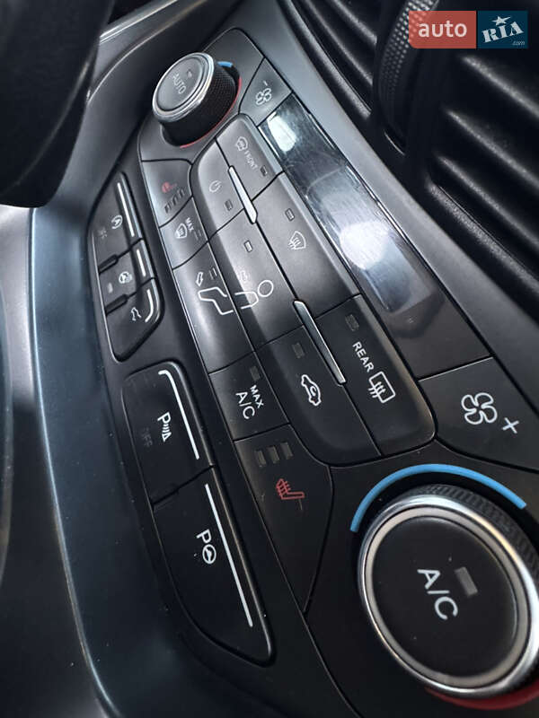 Внедорожник / Кроссовер Ford Kuga 2019 в Ровно