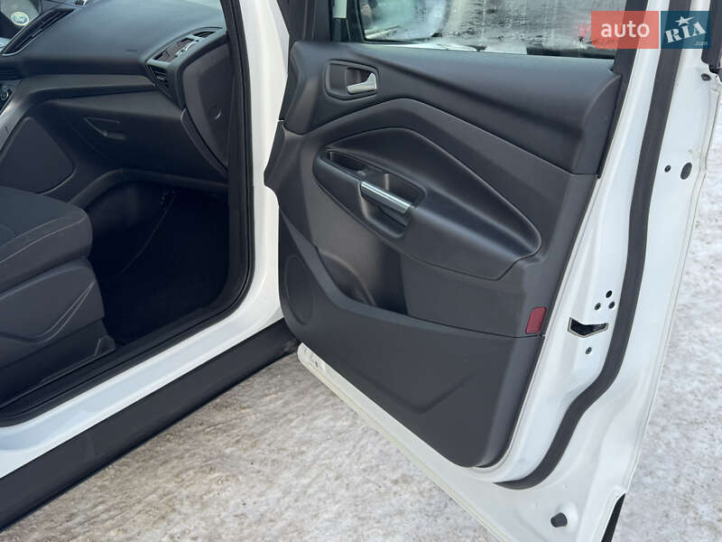 Внедорожник / Кроссовер Ford Kuga 2019 в Ровно