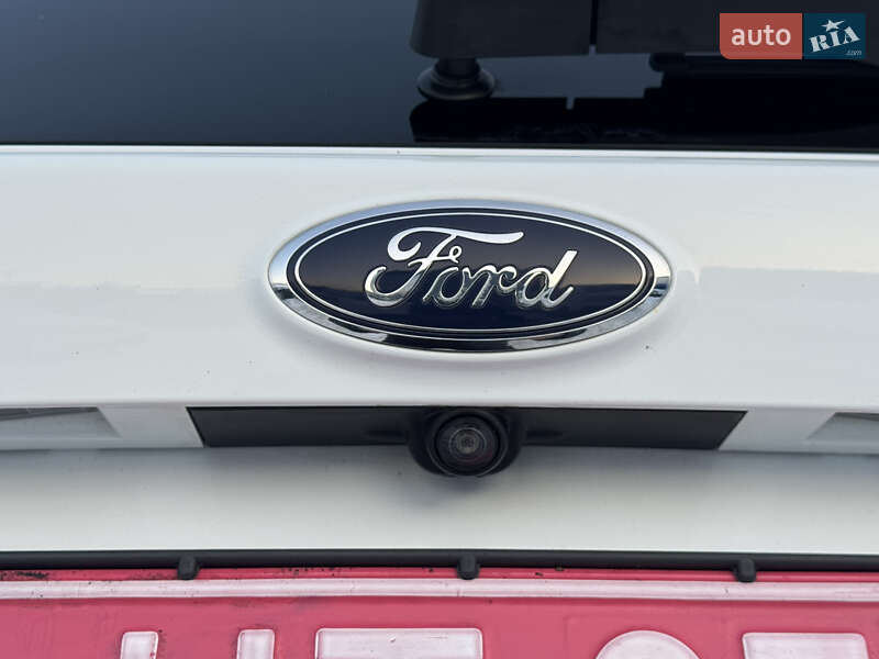 Внедорожник / Кроссовер Ford Kuga 2019 в Ровно