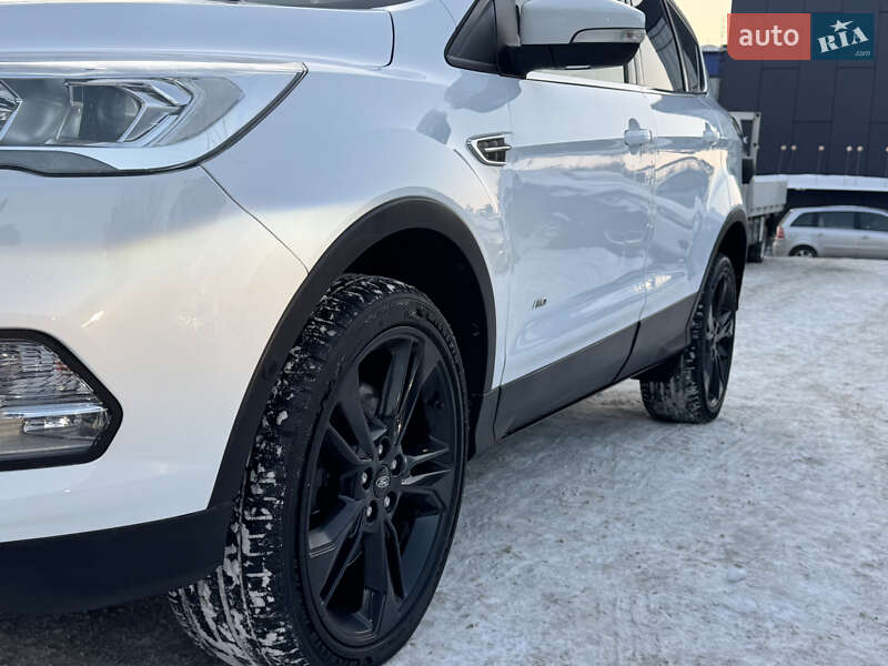 Внедорожник / Кроссовер Ford Kuga 2019 в Ровно
