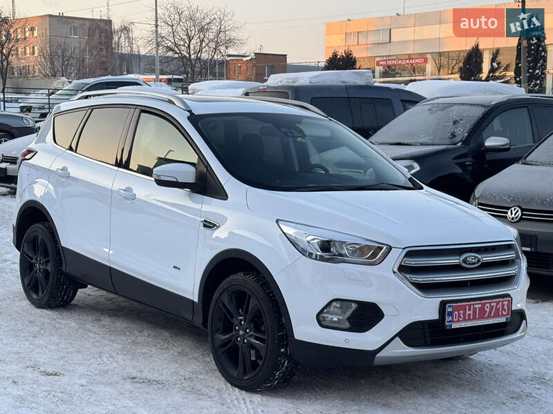 Внедорожник / Кроссовер Ford Kuga 2019 в Ровно