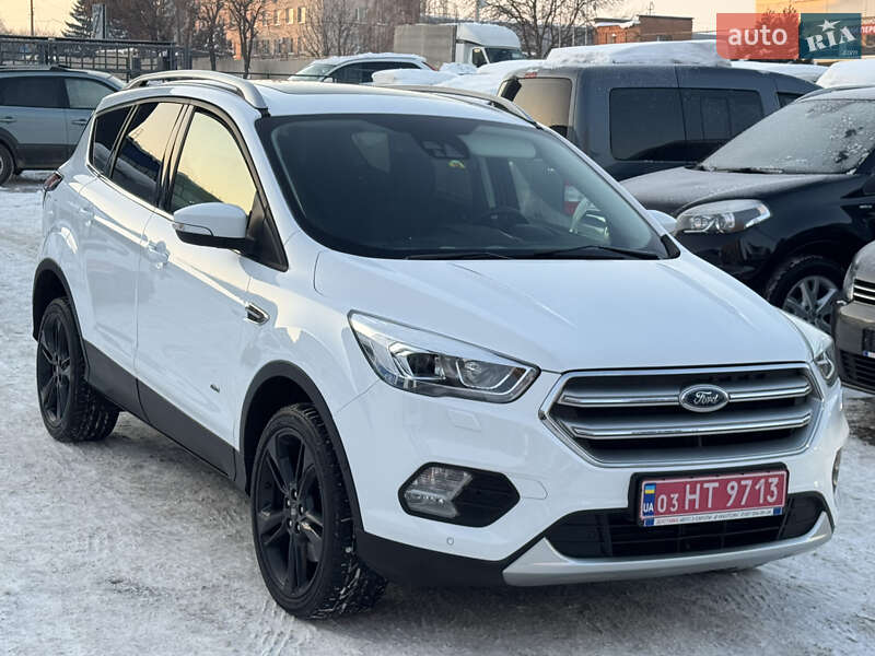 Внедорожник / Кроссовер Ford Kuga 2019 в Ровно