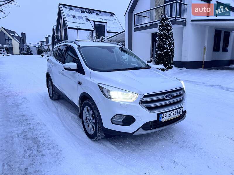 Позашляховик / Кросовер Ford Kuga 2019 в Києві