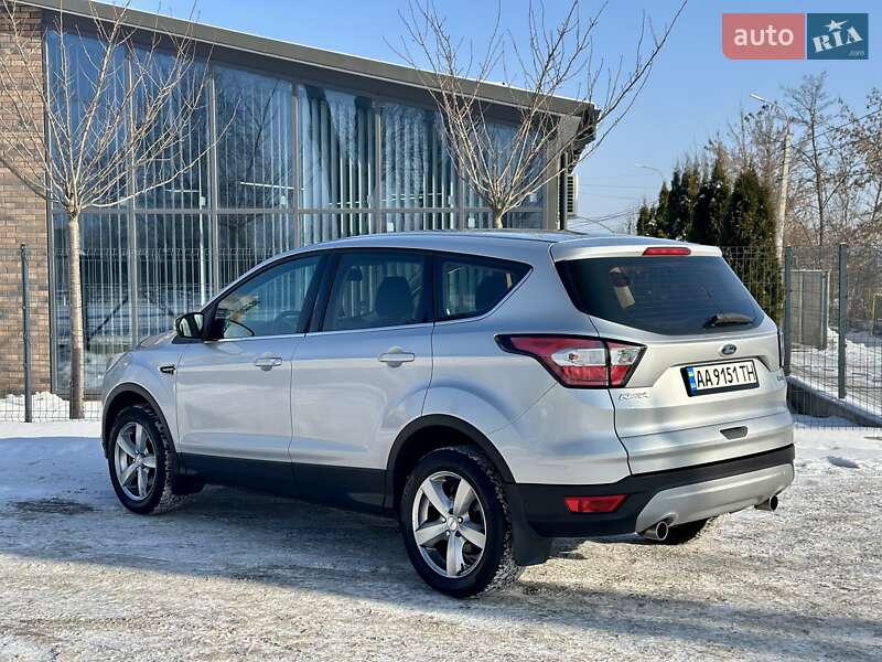 Внедорожник / Кроссовер Ford Kuga 2017 в Виннице