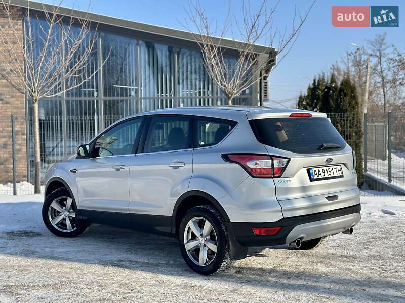 Внедорожник / Кроссовер Ford Kuga 2017 в Виннице