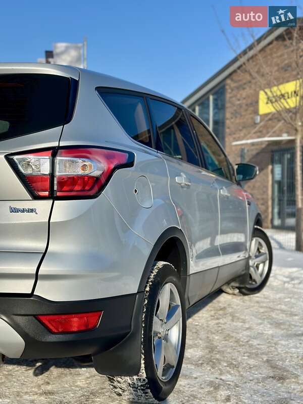 Внедорожник / Кроссовер Ford Kuga 2017 в Виннице