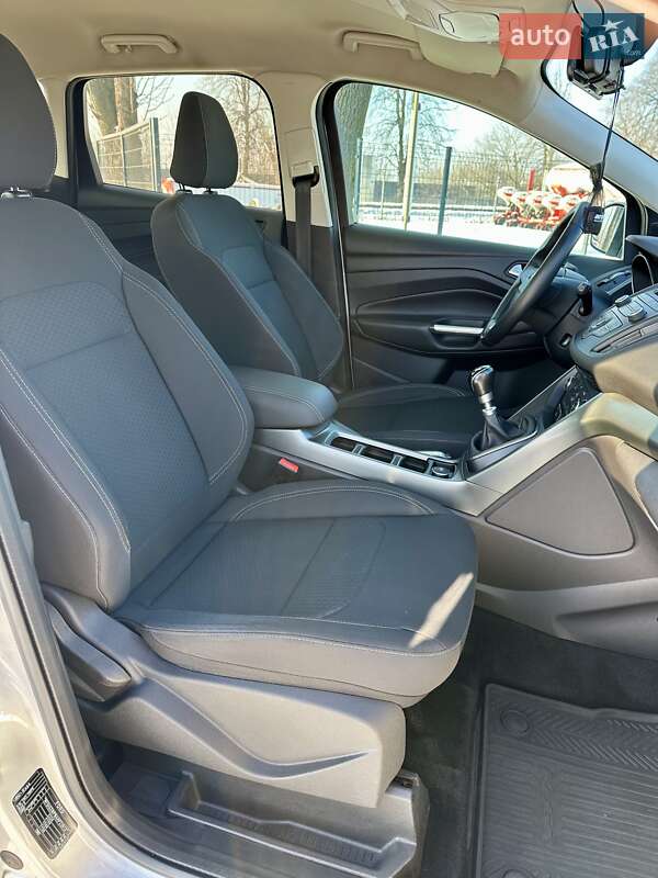 Внедорожник / Кроссовер Ford Kuga 2017 в Виннице