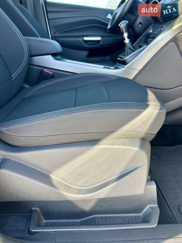 Внедорожник / Кроссовер Ford Kuga 2017 в Виннице