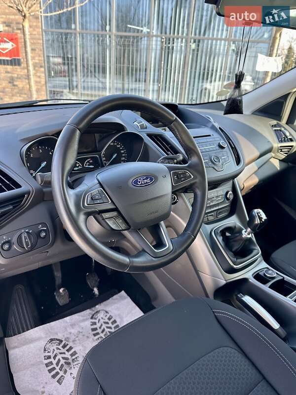 Внедорожник / Кроссовер Ford Kuga 2017 в Виннице