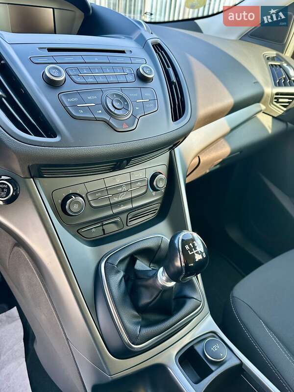 Внедорожник / Кроссовер Ford Kuga 2017 в Виннице